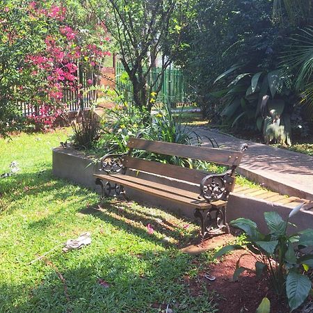Hospedaje Los Vencejos Puerto Iguazu Bagian luar foto